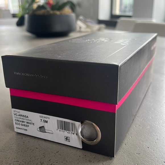 Vince Camuto slides - Picture 5 of 6